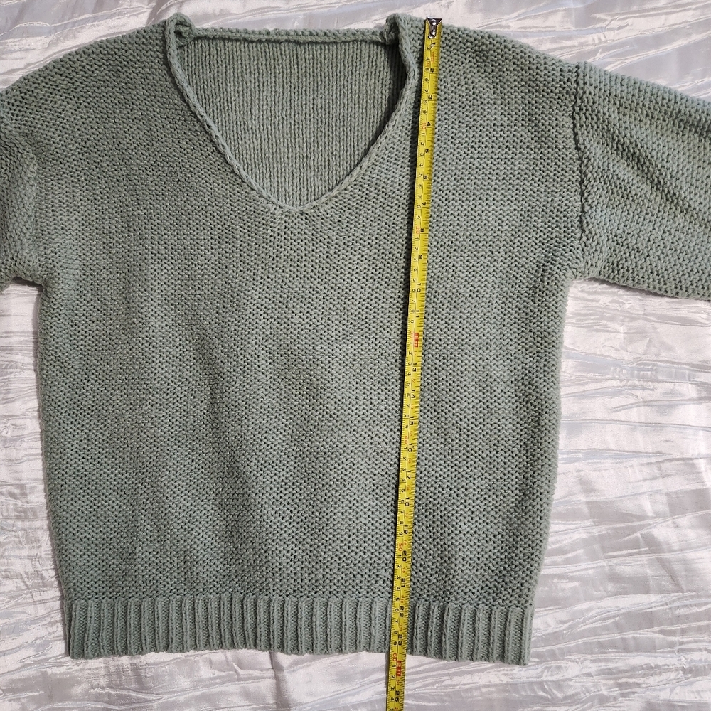 Women's V-Neck Knit Sweater - Green Size Large - Picture 8 of 9
